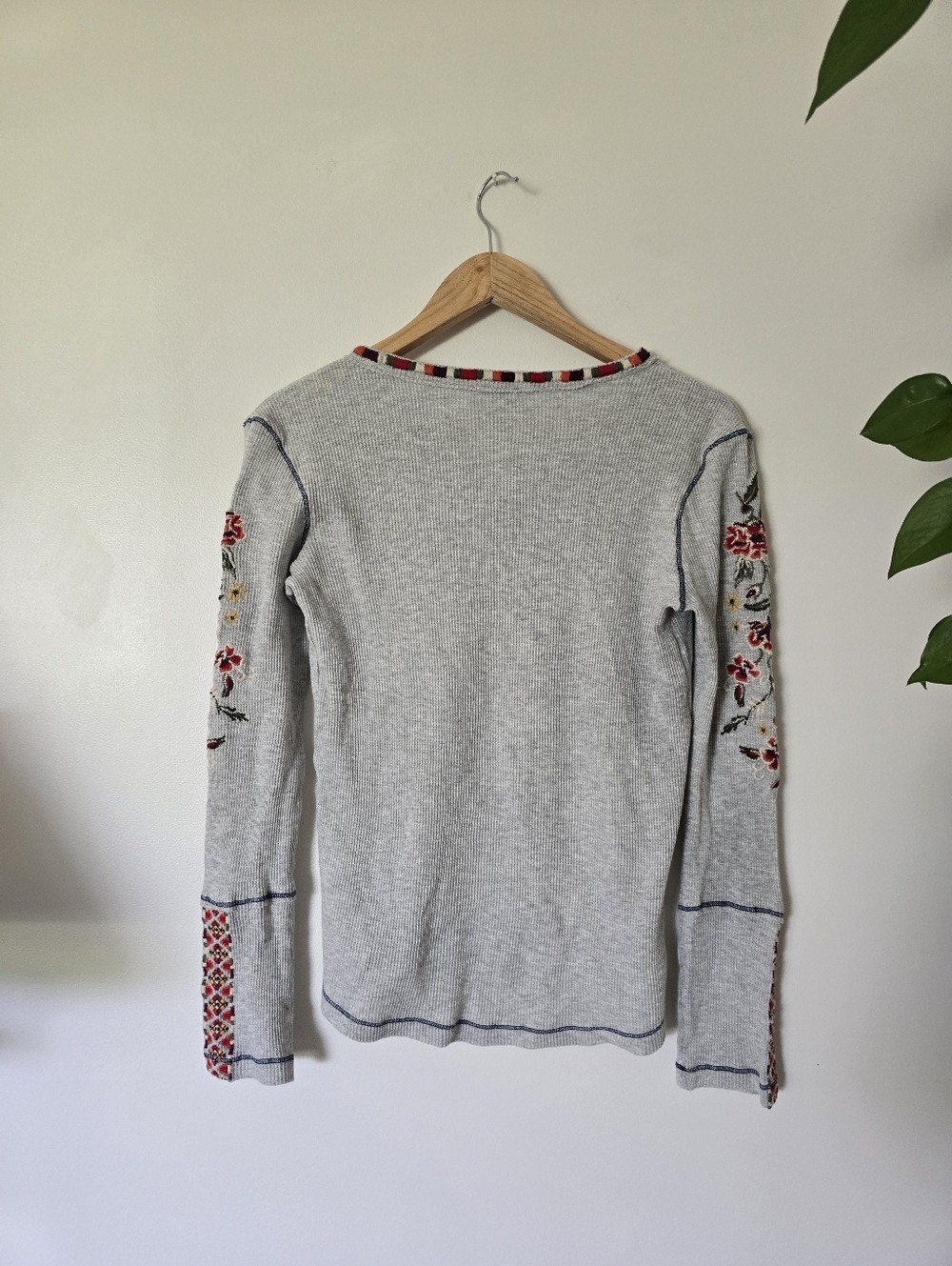 Sundance XS gray Floral Embroidered Thermal Long Sleeve Top - Picture 5 of 8